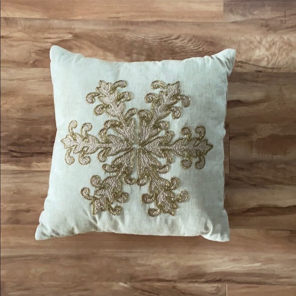 Square decorative pillow - Picture 3 of 8